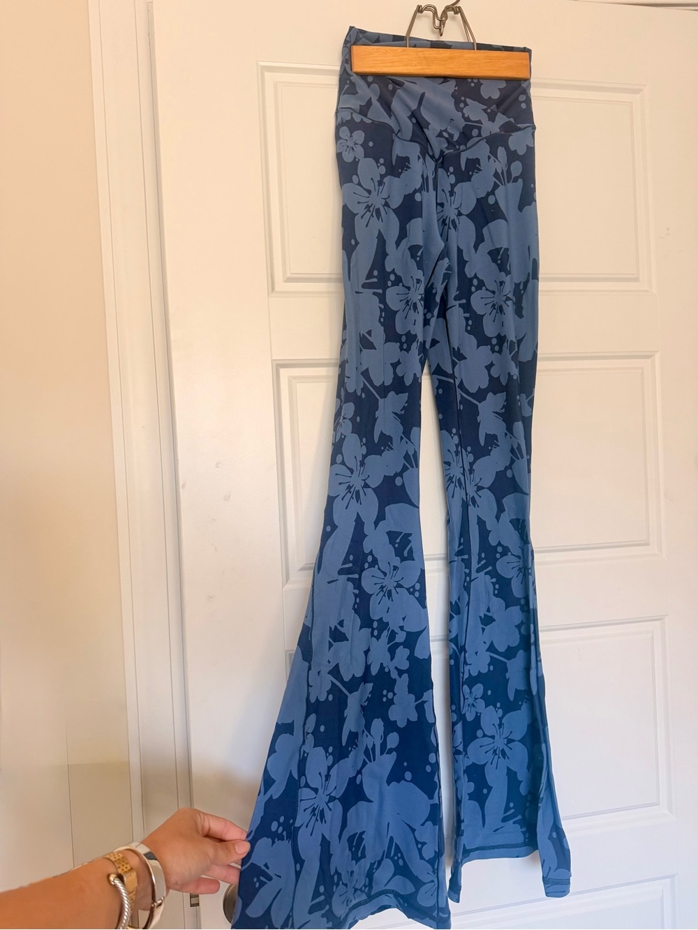 Aerie Crossover Blue Floral Super Flare Leggings
